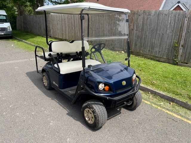 Used Cushman 2+2 electric golf buggy for sale